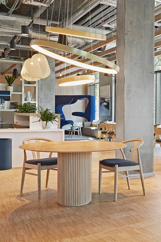 Award winning student living interior design. Contempory design with wooden tablesetting, concrete and big round lamps.
